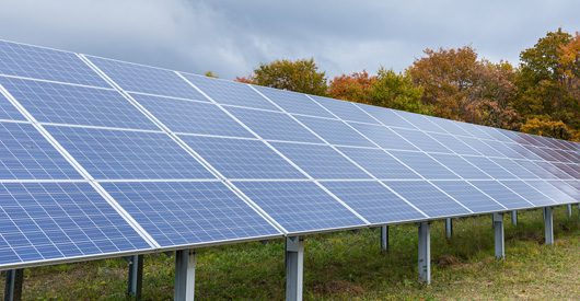 A energia solar fotovoltaica, como o próprio nome diz, é aquela uma cuja geração elétrica é produzida a partir da luz solar.
