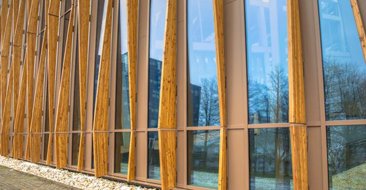 Os materiais de construção sustentável são aqueles alternativos aos de construção tradicional, que possuem para sua fabricação equilibrar os danos à natureza de forma a preservá-la o máximo possível.