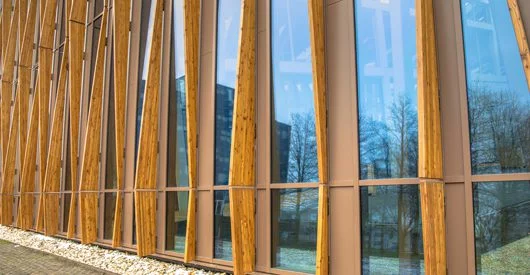 Os materiais de construção sustentável são aqueles alternativos aos de construção tradicional, que possuem para sua fabricação equilibrar os danos à natureza de forma a preservá-la o máximo possível.