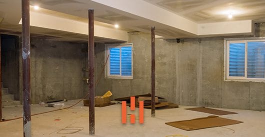 O escoramento durante a cura do concreto é fundamental para que ele mantenha a forma e garanta a segurança das estruturas. Entenda!